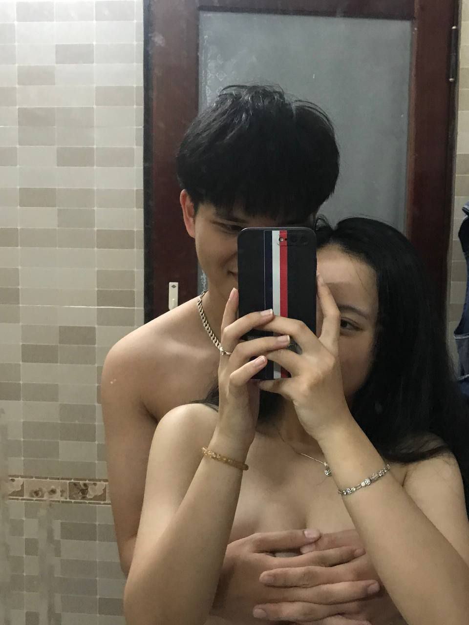 ?? [Không kiểm duyệt] Nữ thần trường học - Nobo Wudi??, chỉ có một bên ngực, cô ấy rất gợi cảm, ngực cô ấy đung đưa, cô ấy vừa quan hệ vừa la hét, và sau khi lên đỉnh, cô ấy vui đến mức uống một điếu thuốc!